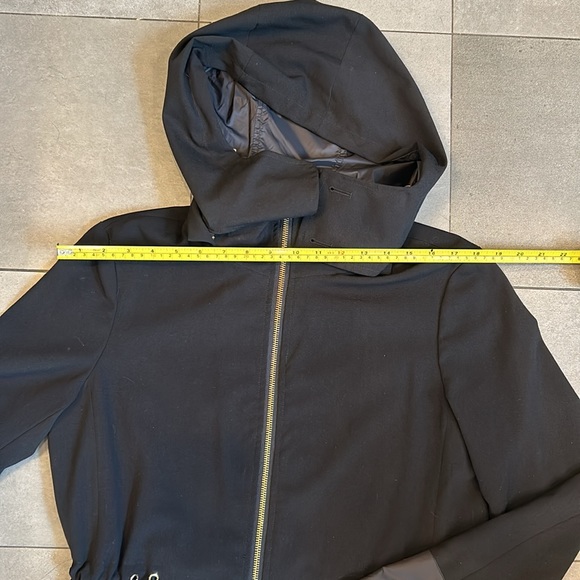 Calvin Klein Woman’s Lightweight, Water Resistant Coat - Picture 6 of 13